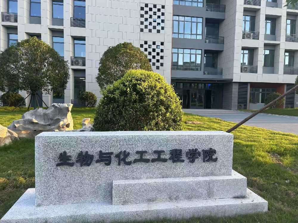义乌市扬州职业大学体育场高杆灯项目